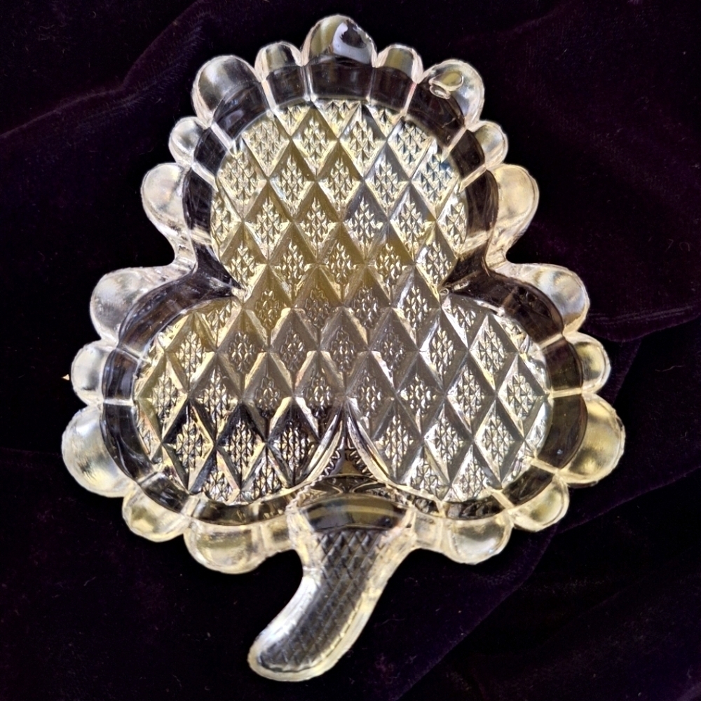Crystal  3 Leaf Clover  Dish